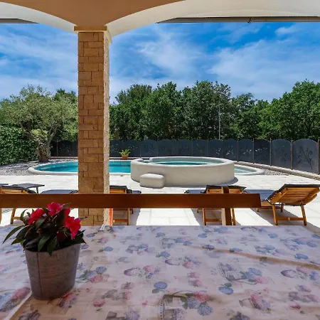 Amaii By Interhome * Karigador